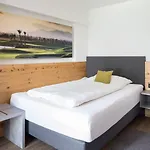 度假村 奥格高尔夫酒店 *