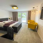 奥格高尔夫酒店 *